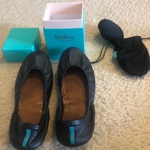 Black Tieks Ballet Flats